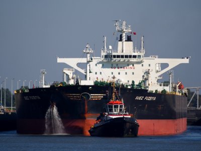 Suez Fuzeyya (ship, 2011) - IMO 9524449 leaving Berendrechtlock Port of Antwerp pic3