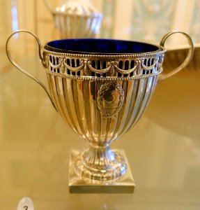 Sugar bowl, by IR, John Robins, London, 1775, silver, blue glass - Museu Nacional de Soares dos Reis - Porto, Portugal - DSC00467