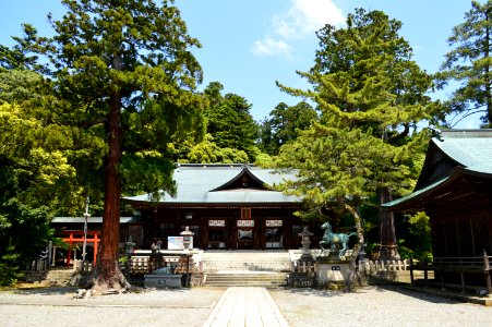 Sugoisobe-jinja, haiden-1