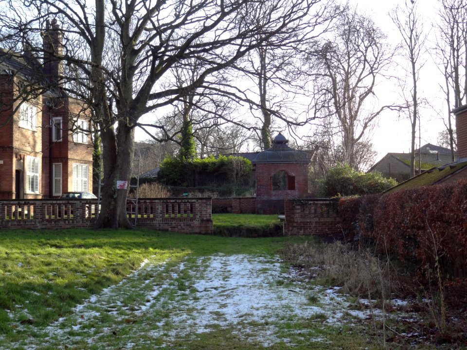 Summerhouse to west of Arncliffe, Headingley