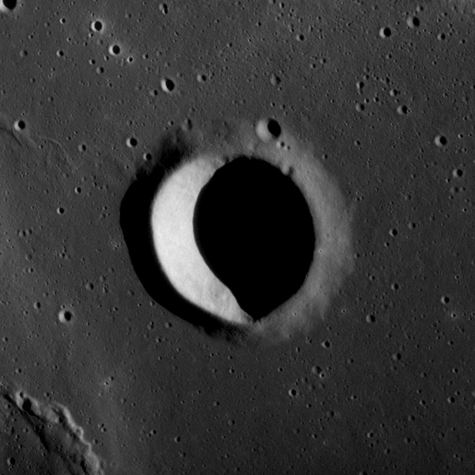 Suess F crater AS12-54-8112
