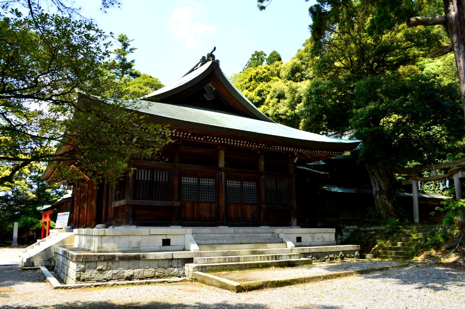 Sugoisobe-jinja, shaden