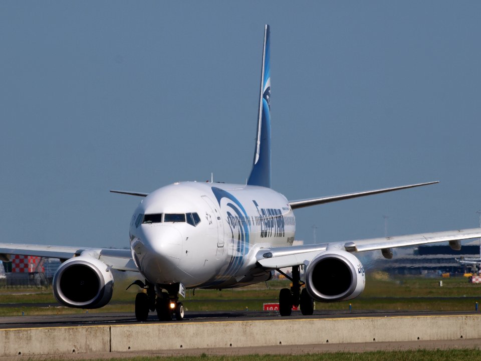 SU-GEB EgyptAir Boeing 737-866(WL) - cn 40800, taxiing 21july2013 pic-001