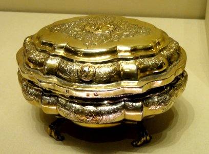 Sugar box, silver with mercury gilding, Johann Ludwig Schoap I, Augsburg, 1732-1733 - Nelson-Atkins Museum of Art - DSC08896