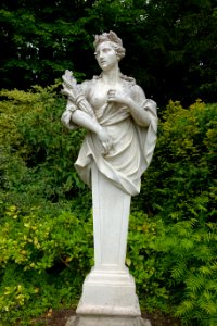 Summer, sculptor unknown, 1700-1800 - Waddesdon Manor - Buckinghamshire, England - DSC07891