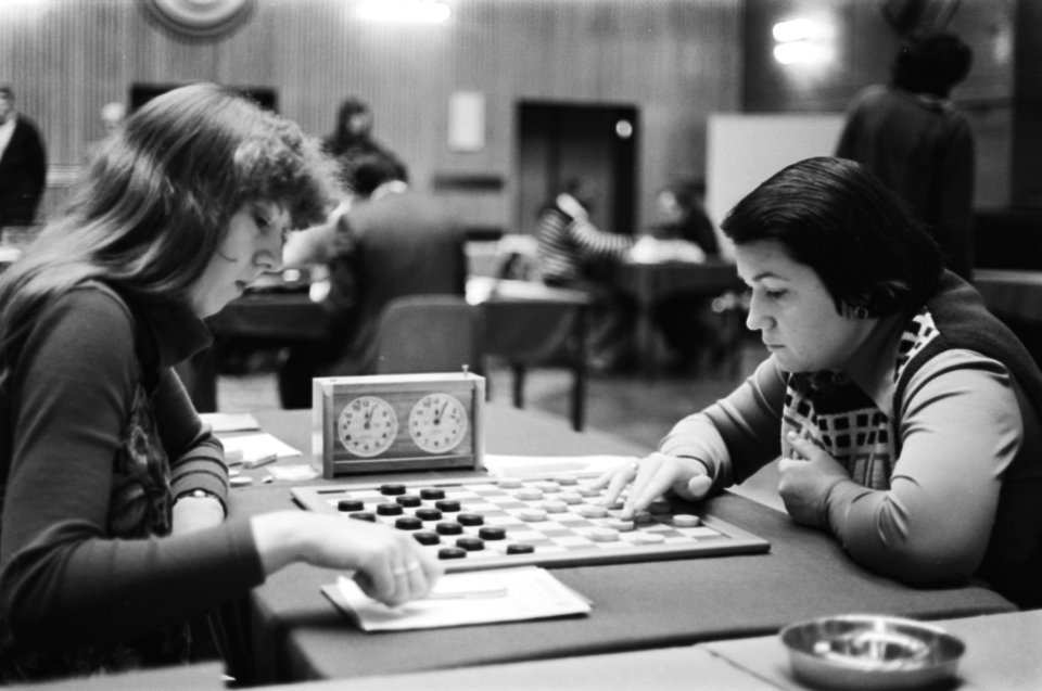 Suikerdamtoernooi Lenie Geurts (l) tegen Michailovskaj, Bestanddeelnr 929-5051