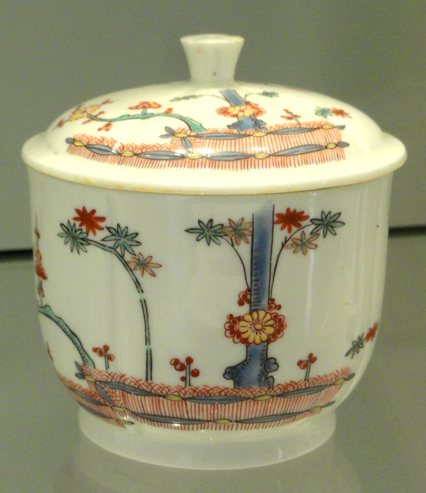 Sugar Box with Banded Hedge Design, c. 1740, St. Cloud, France, soft-paste porcelain with overglaze enamels - Gardiner Museum, Toronto - DSC00686