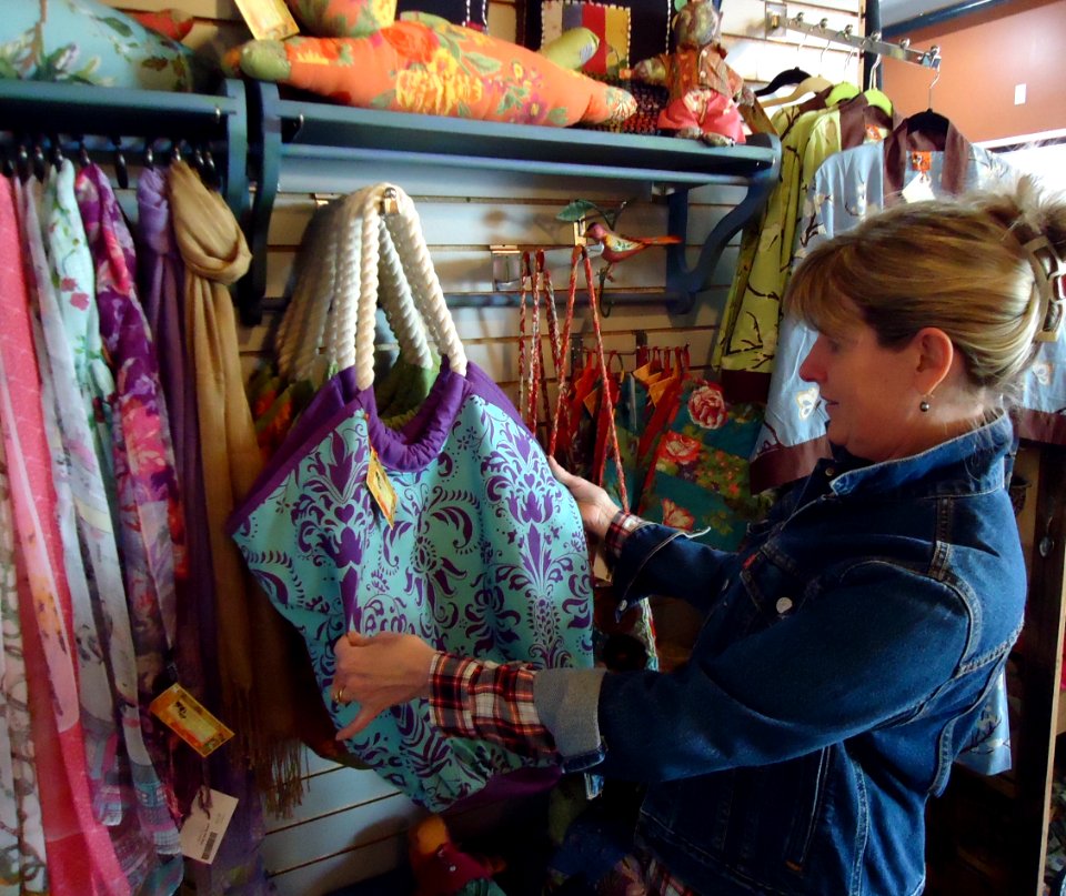Summit NJ lady examines a designer purse at MondoSummit