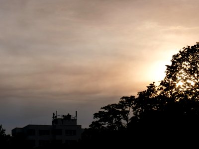 Sun behind clouds and forest fire smoke in Berlin-Spandau 2019-06-03 09