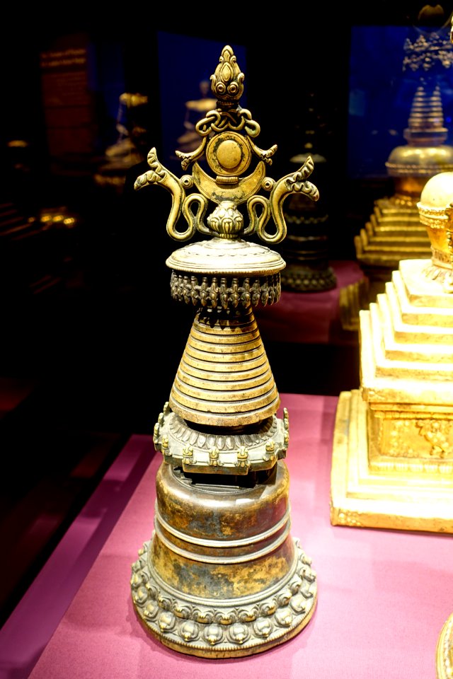 Stupa, Central Tibet, late 1200s AD, gilt copper alloy - Arthur M. Sackler Gallery - DSC05220