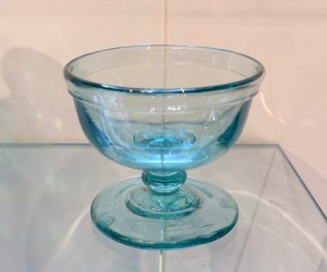 Sugar bowl or master salt, attributed to Suncook Glass Works (New Hampshire), c. 1845, glass - Currier Museum of Art - Manchester, NH - DSC07976