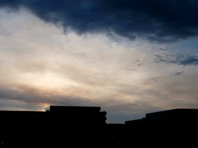Sun behind clouds and forest fire smoke in Berlin-Spandau 2019-06-03 15