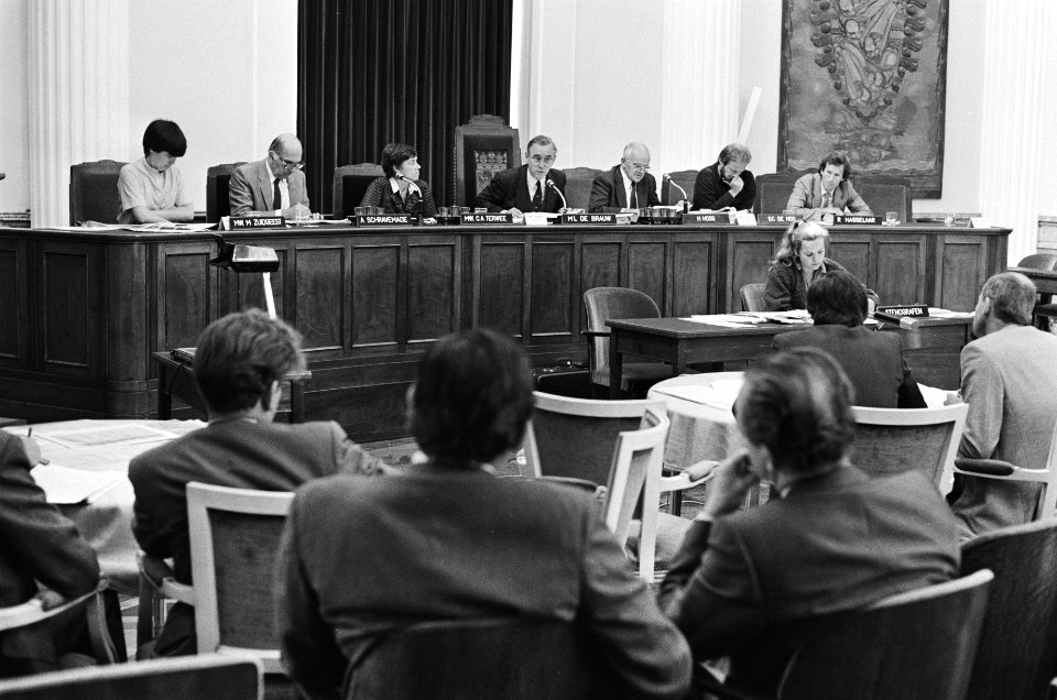Stuurgroep Maatschappelijke Discussie Energiebeleid houdt hoorzitting in Haarlem, Bestanddeelnr 932-1860