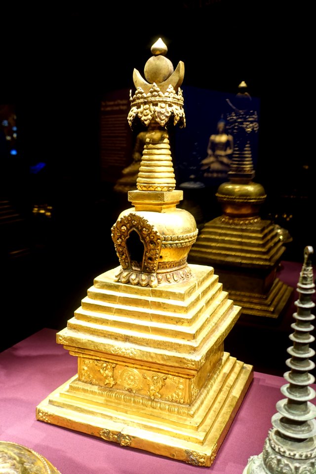 Stupa, China, Qing dynasty, mid to late 1700s AD, cloisonne metal, enamel, gilt - Arthur M. Sackler Gallery - DSC05222