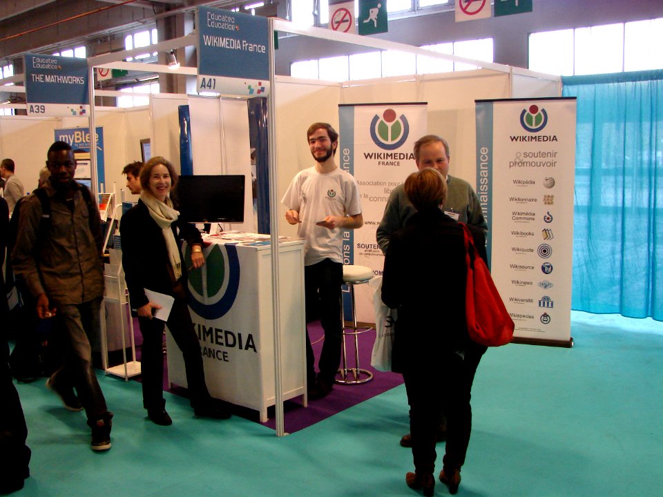 Stand Wikimedia France Salon européen de l'éducation 2012