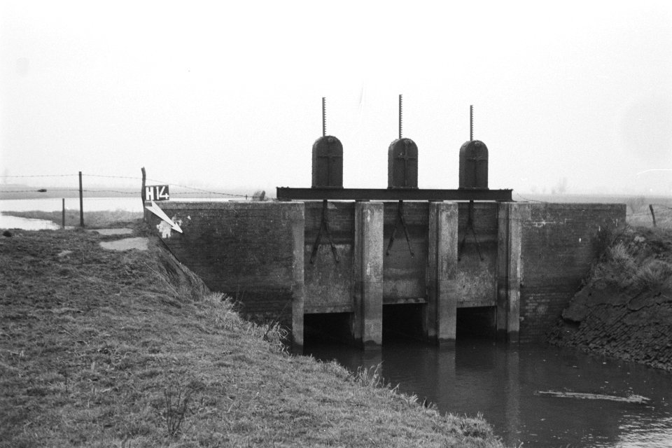 Stuwsluis of inlaat (Ruilverkaveling Land van Ravenstein), Bestanddeelnr 170-1412