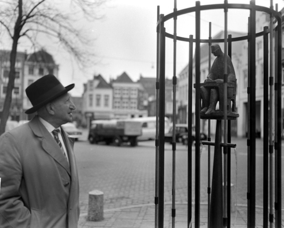 Standbeeld voor de Ambtenaar, Bestanddeelnr 912-1418