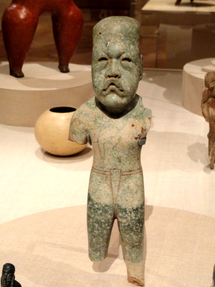 Standing Figurine, 800-400 BC, Olmec, Veracruz, Mexico, found near the Coatzacoalcos River, green hornfels and cinnabar - Art Institute of Chicago - DSC00298