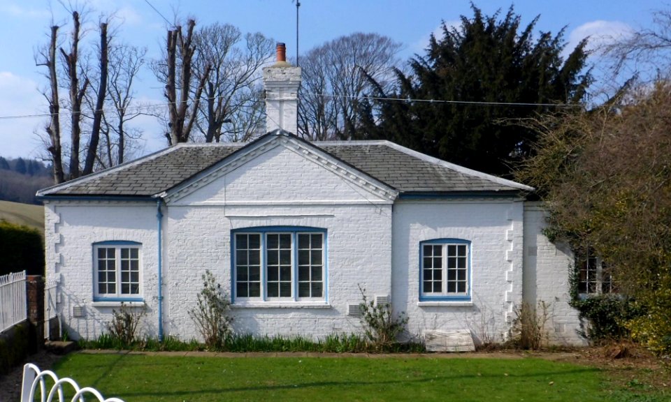 Stanmer Park Lower Lodge (North), Stanmer (NHLE Code 1380953) (April 2013) (2)
