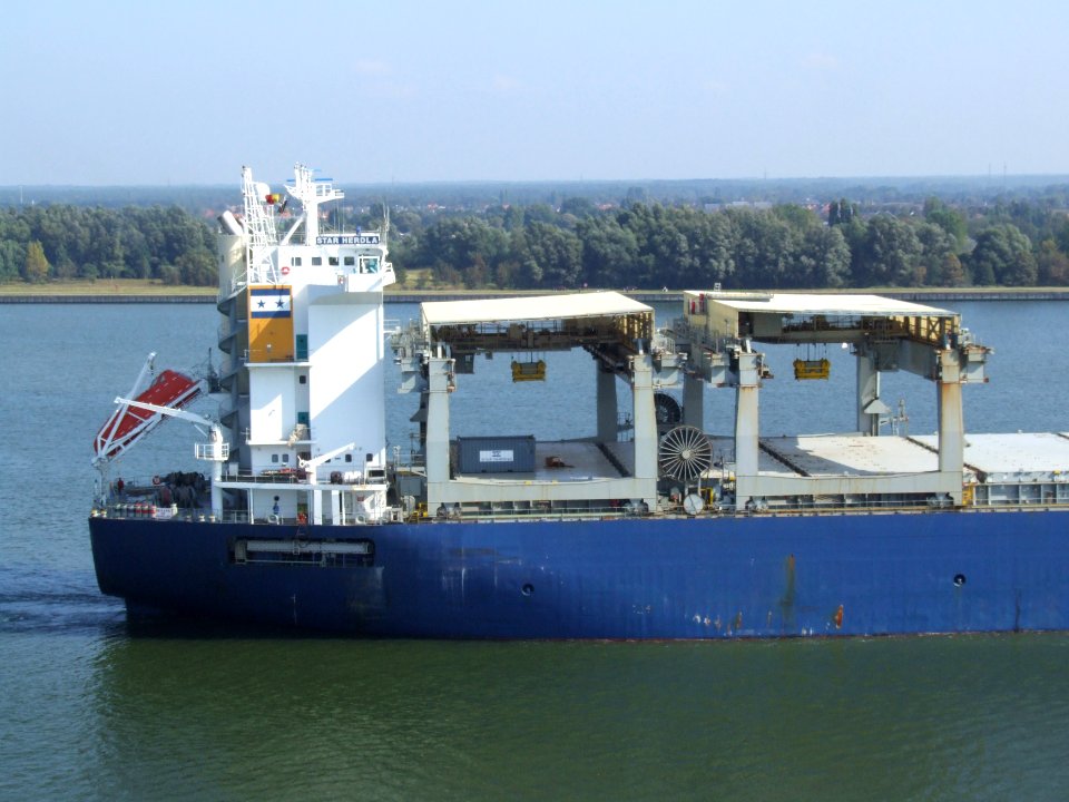 Star Herdla p9 Port of Antwerp 25-Jan-2005