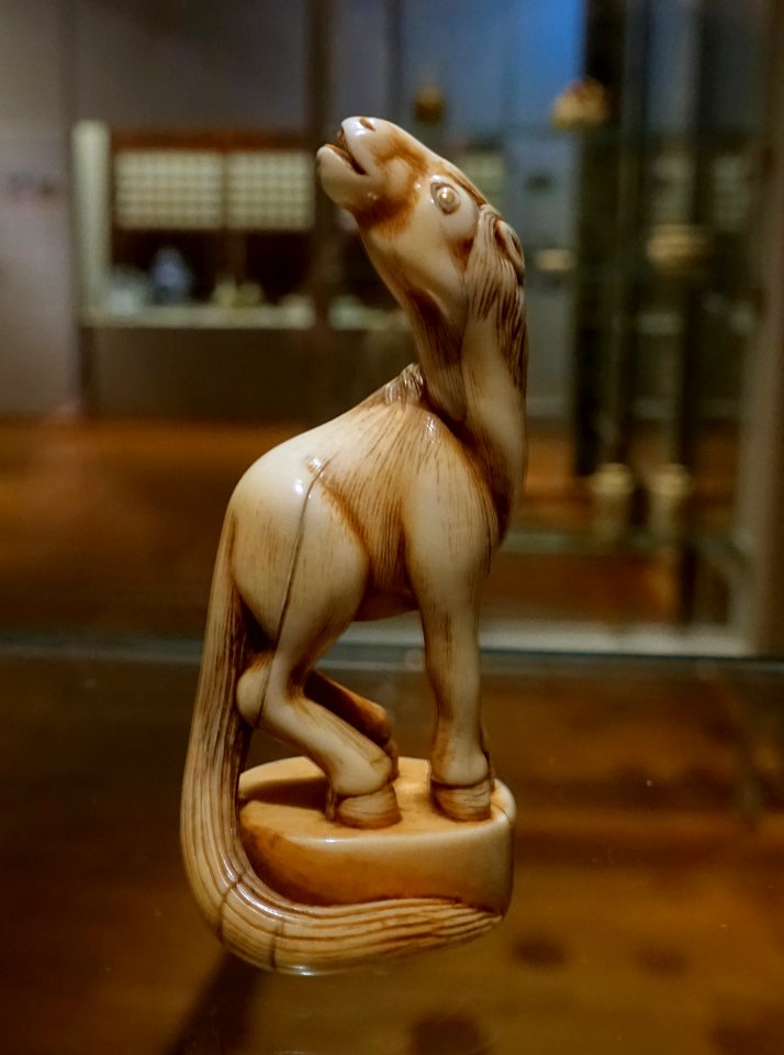Standing horse netsuke, Japan, 1750-1800 AD, ivory - Linden-Museum - Stuttgart, Germany - DSC03493