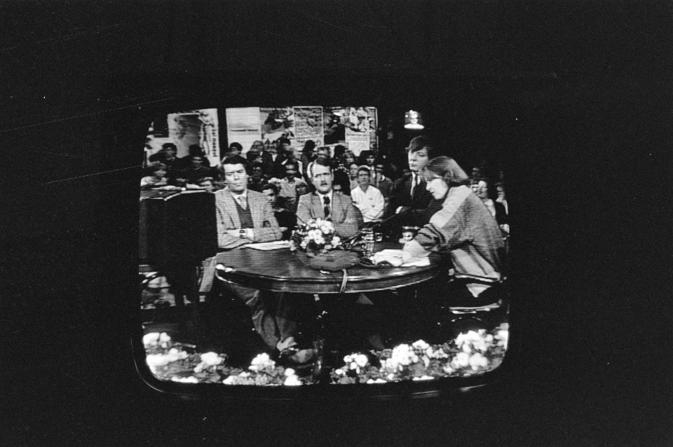 Stanley H. op tv in het programma Sonja op zaterdag politievoorlichter Wilting, Bestanddeelnr 933-2170