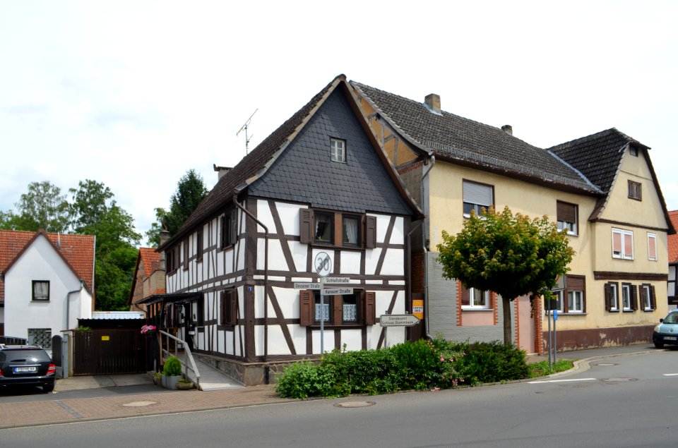 Stammheim, Gießener Straße 1, Schloßstraße 2