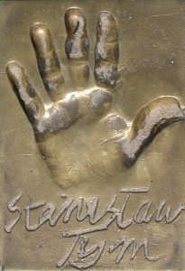 Stanisław Tym handprint