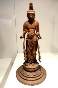 Standing Kannon Bosatsu (Avalokitesvara), Kamakura period, 13th century, wood with polychromy - Tokyo National Museum - DSC05370