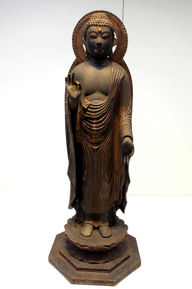 Standing Amida Nyorai (Amitabha), Kamakura period, 13th century, wood with gold leaf and inlaid crystal eyes - Tokyo National Museum - DSC05349