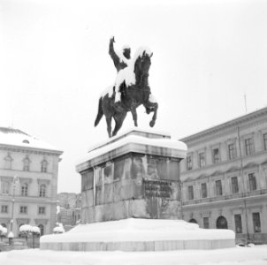 Standbeeld van Keurvorst Maximilian I van Beieren op de Wittelsbacherplatz in de, Bestanddeelnr 254-3730