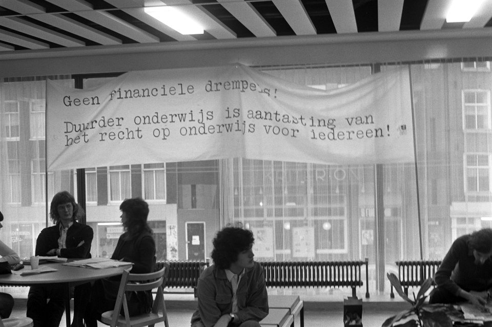 Staking studenten bij faculteiten Amsterdamse universiteit, Bestanddeelnr 925-1884