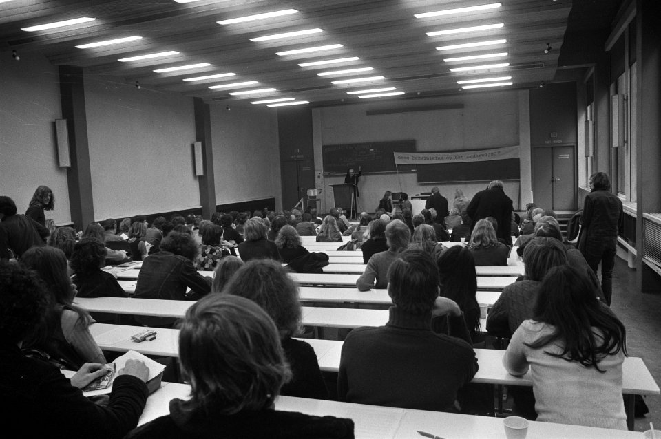 Staking studenten bij faculteiten Amsterdamse universiteit, Bestanddeelnr 925-1880