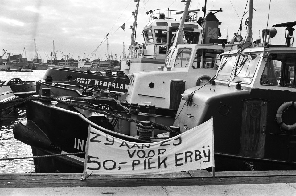 Stakingen in de haven van Rotterdam door het personeel van de havensleepboten en, Bestanddeelnr 930-4134