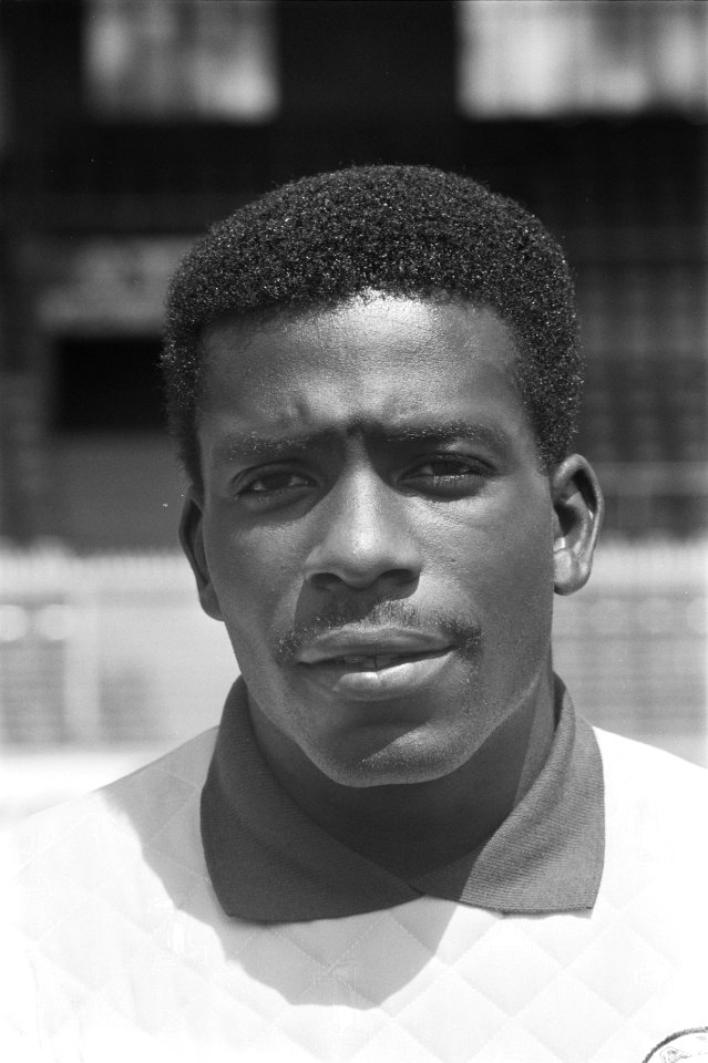 Stanley Menzo, Bestanddeelnr 934-4786