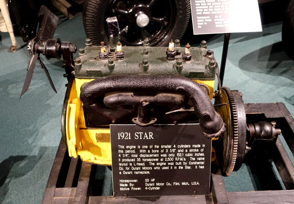 Star engine, 1921, made by Continental Co. for Durant Motor Co., Flint, Michigan, 35 HP, 4 cylinder - Luray Caverns Car and Carriage Museum - Luray, Virginia - DSC01322