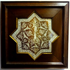 Star with inscription, ceramic tiles - Kelmscott Manor - Oxfordshire, England - DSC09980