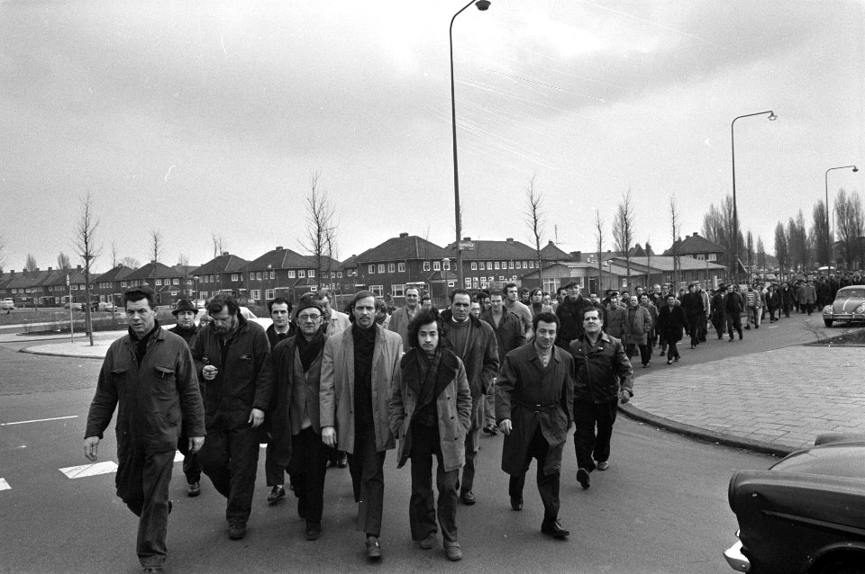 Stakingen in Amsterdam, uitgebreid ivm conflict om metaal-CAO stakende arbei, Bestanddeelnr 925-3880