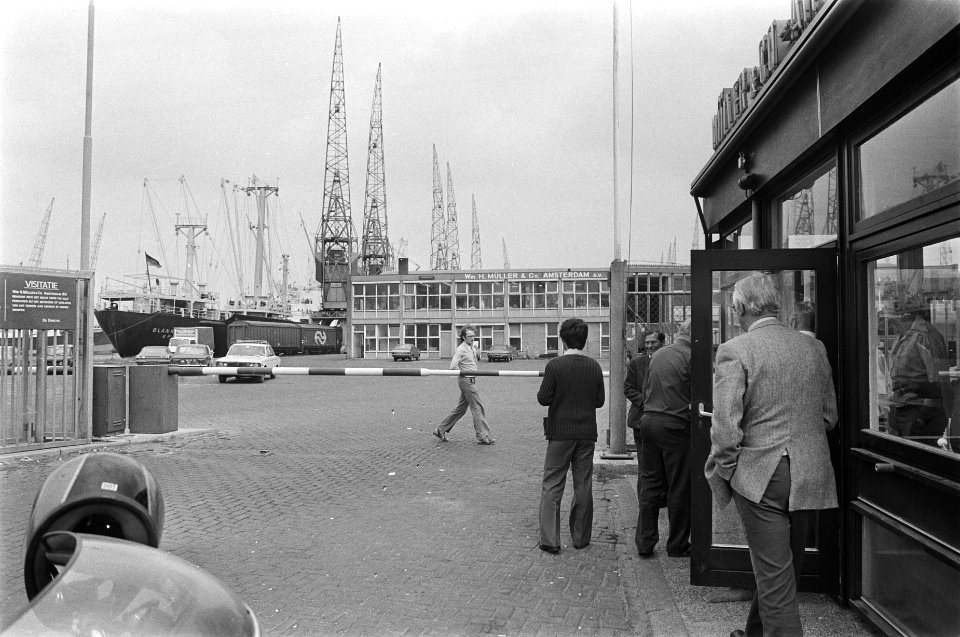 Stakingen in Amsterdamse haven, bedrijf Muller en Co waar de staking begon, Bestanddeelnr 928-7579
