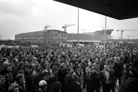 Stakingen in Amsterdam, uitgebreid ivm conflict om metaal-CAO stakende arbei, Bestanddeelnr 925-3881