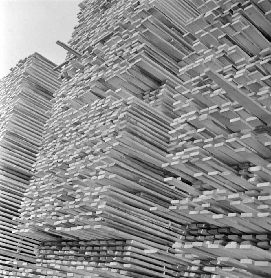 Stapels gezaagde planken, Bestanddeelnr 191-0645