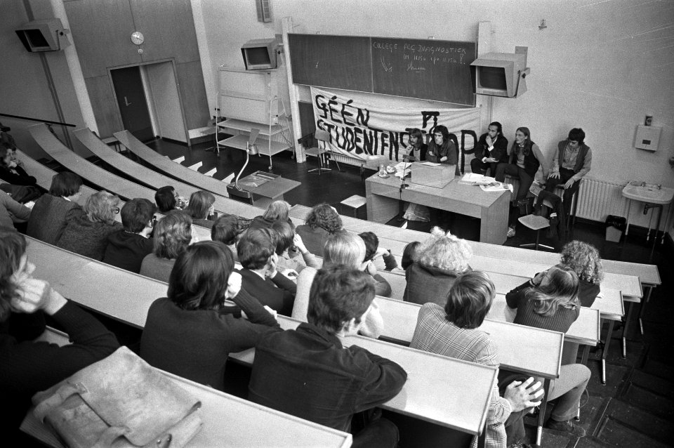 Staking studenten bij faculteiten Amsterdamse universiteit, Bestanddeelnr 925-1882