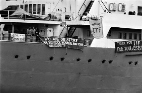 Staking op schip Tropwind, Bestanddeelnr 929-9926