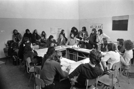 Staking studenten sociale academie in Amsterdam studenten in vergadering bijeen, Bestanddeelnr 928-3846
