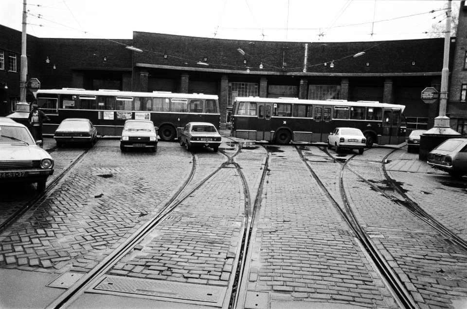 Staking van het GVB-personeel. Remise in de Lekstraat te Amsterdam, Bestanddeelnr 932-4092