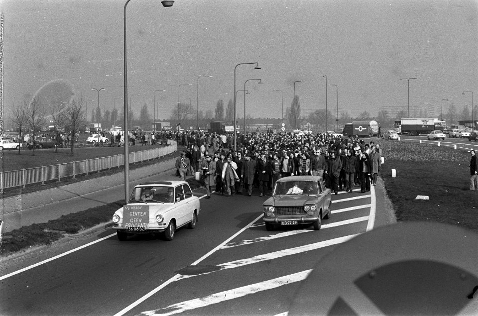 Stakingen ADM, NDSM en Verschure, stakers wandelen door Amsterdam-Noord, Bestanddeelnr 926-2950