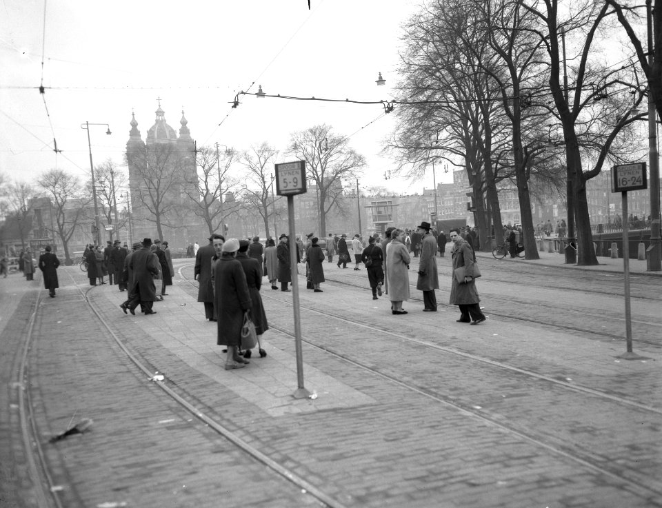 Staking gemeentepersoneel Amsterdam, de tram is niet aan CS, Bestanddeelnr 907-0470