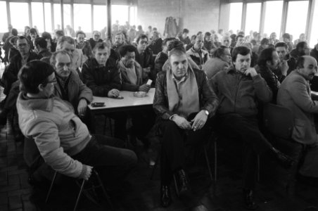 Staking Vlaardings Havenbedrijf HVO duurt voort. Beeld van de stakersbijeenkomst, Bestanddeelnr 932-0469