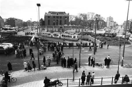 Staking van een uur i.v.m. loonstop (georganiseerd door drie vakcentrales). Stak, Bestanddeelnr 924-1011