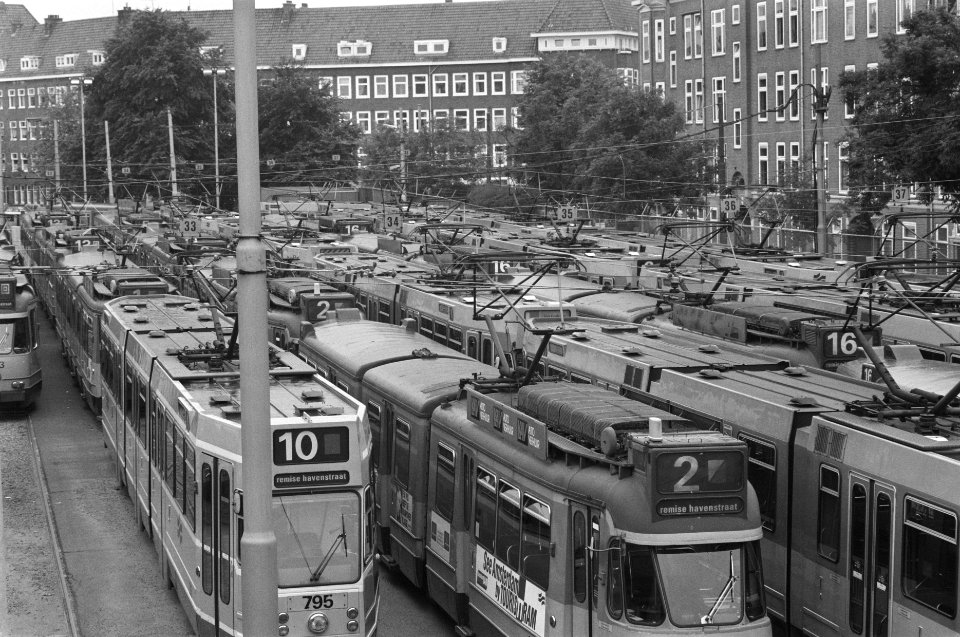 Staking openbaar vervoer Amsterdam uit solidariteit met WSBZ trams in remise, Bestanddeelnr 934-2691
